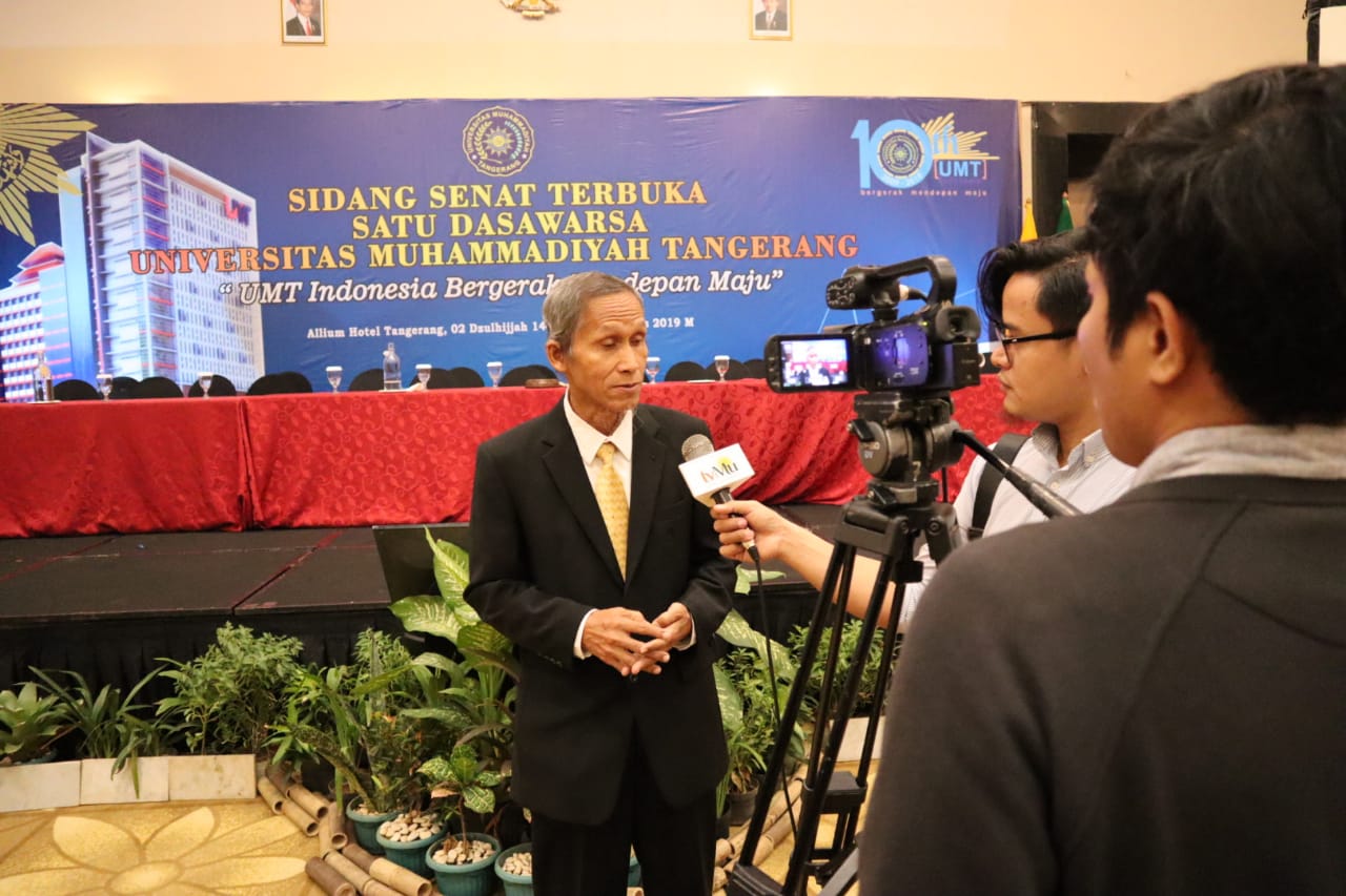 Ketua PDM Kota Tangerang, Dr. H. Saiman Sholeh, M.Pd memberikan keterangan pada pers.